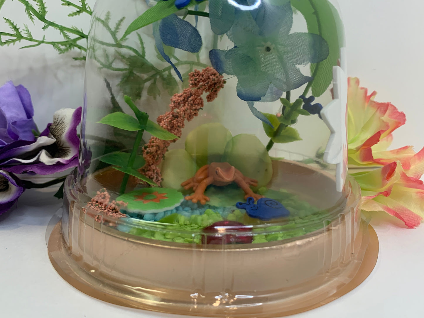 Frog Globe Habitat